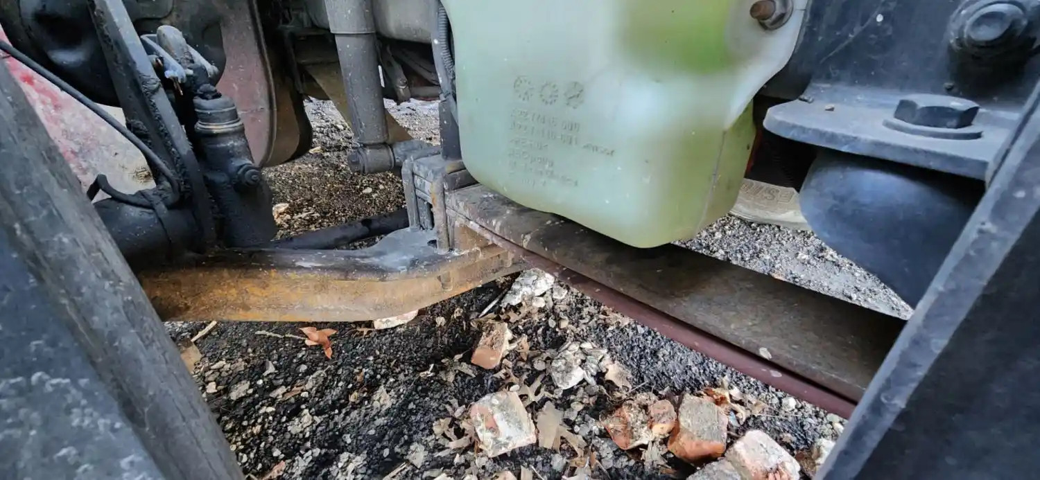(Used) 2015 Freightliner M2 106, FRONT LEAF SPRINGS Front Leaf & Springs  P-7231
