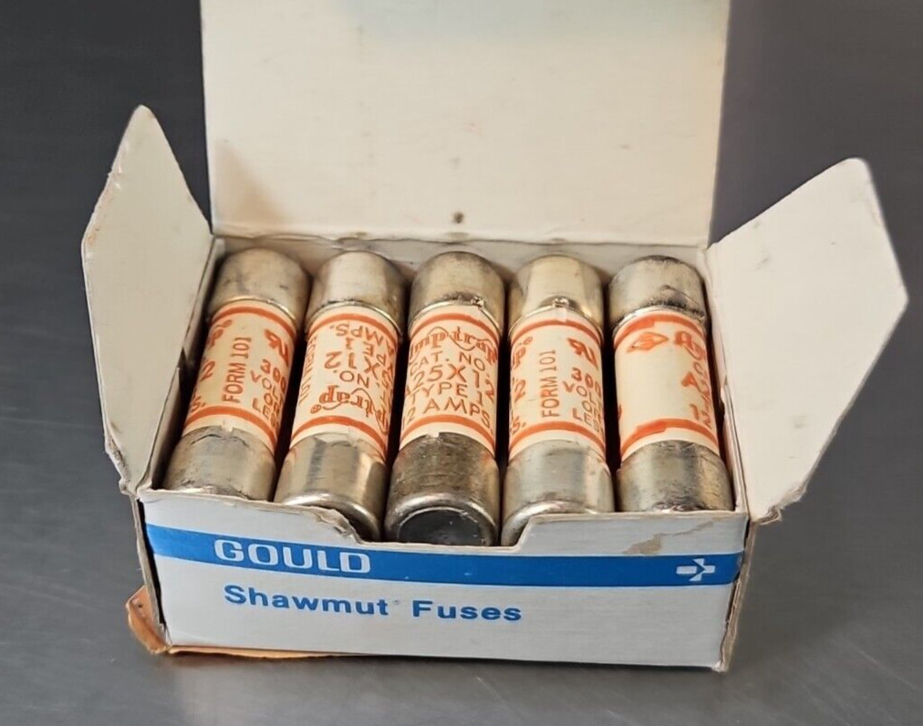 Gould shawmut A25X1 Type1 12 amps. 300 volts ou less. Lot of 10.         Loc4E23