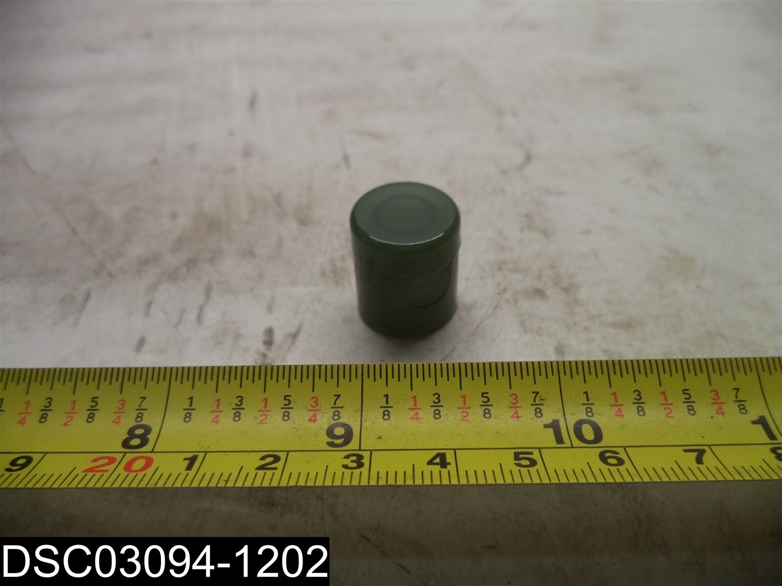 QTY=7000- Screw On Green Smooth Flip Top Caps 3/4" Tall