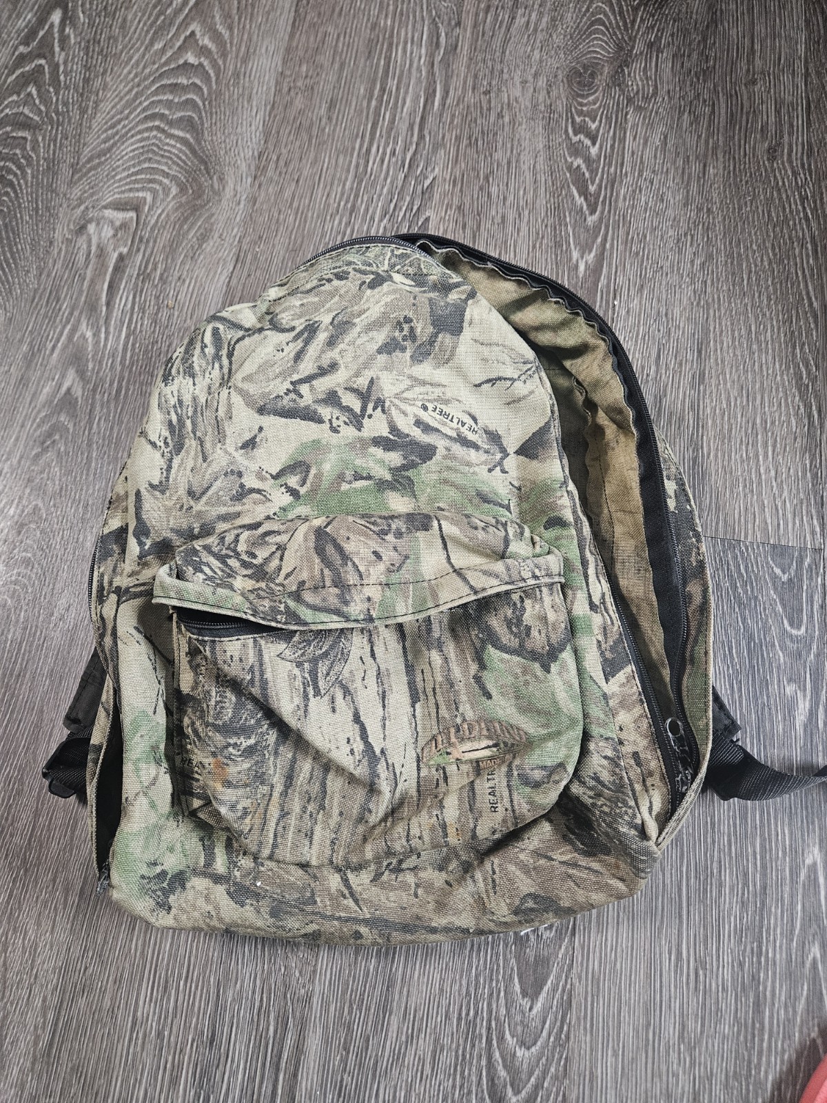 Fieldline Camouflage Hunting Backpack RealTree Adjustable Straps Zip Closure