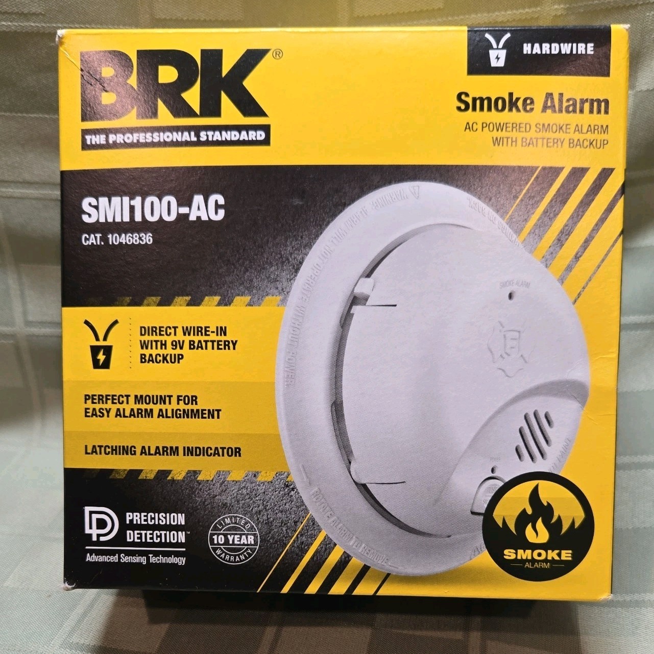 NEW BRK First Alert SMI100-AC Smoke Alarm Direct Wire In With 9V Battery Backup