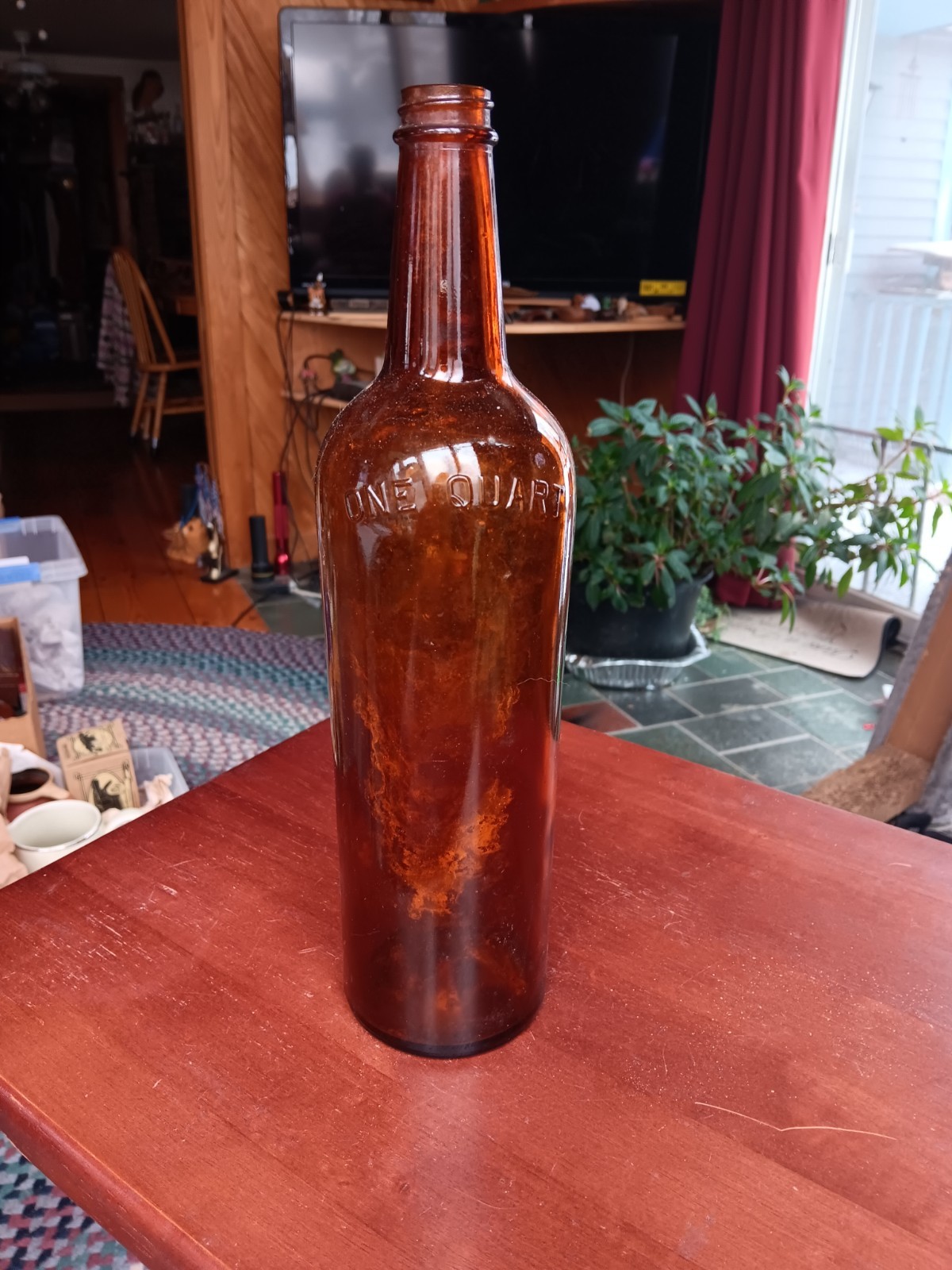 VTG 1 QT AMBER LIQUOR BOTTLE. (1832)