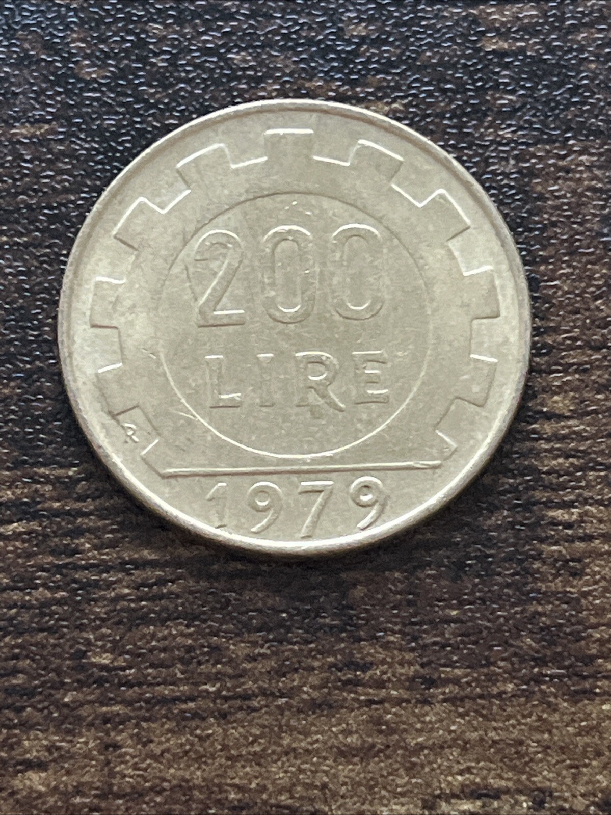 1979 Italian Coin 200 Lire Italy Actual Coin TK7875*