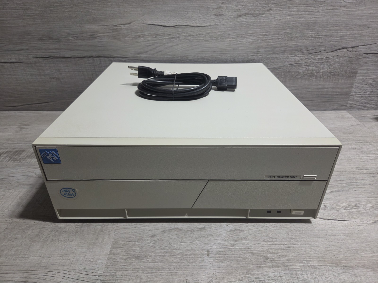 VTG IBM  PS/1 Consultant 486SX 25HZ 170MB (2155-G54) 4MB Memory -For Parts/ Read
