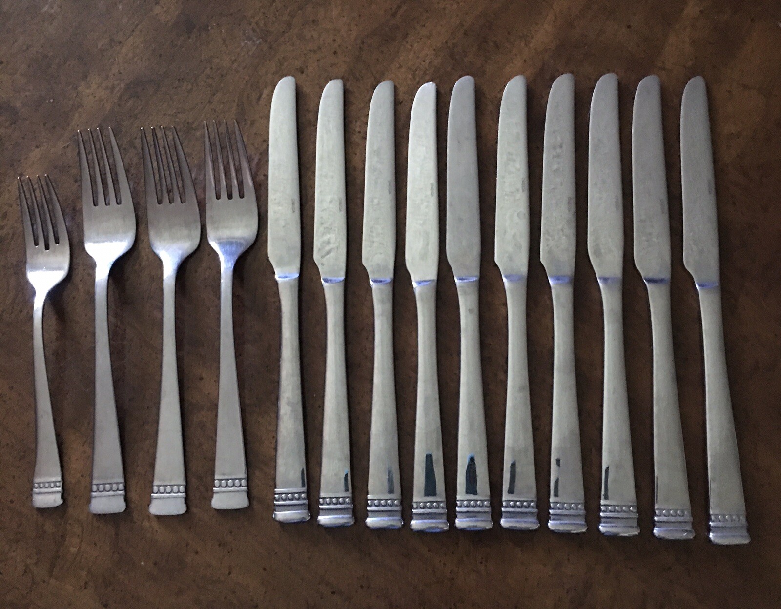 Oneida OHS430 Stainless Silver  Dots 10  Knives 3 Dinner Forks   1 Salad Fork