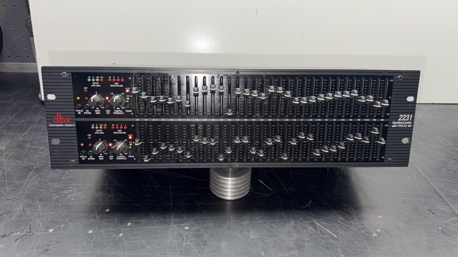 dbx 2231 Dual 31-Band Graphic Equalizer Limiter Rack Mount XLR 2U Tested