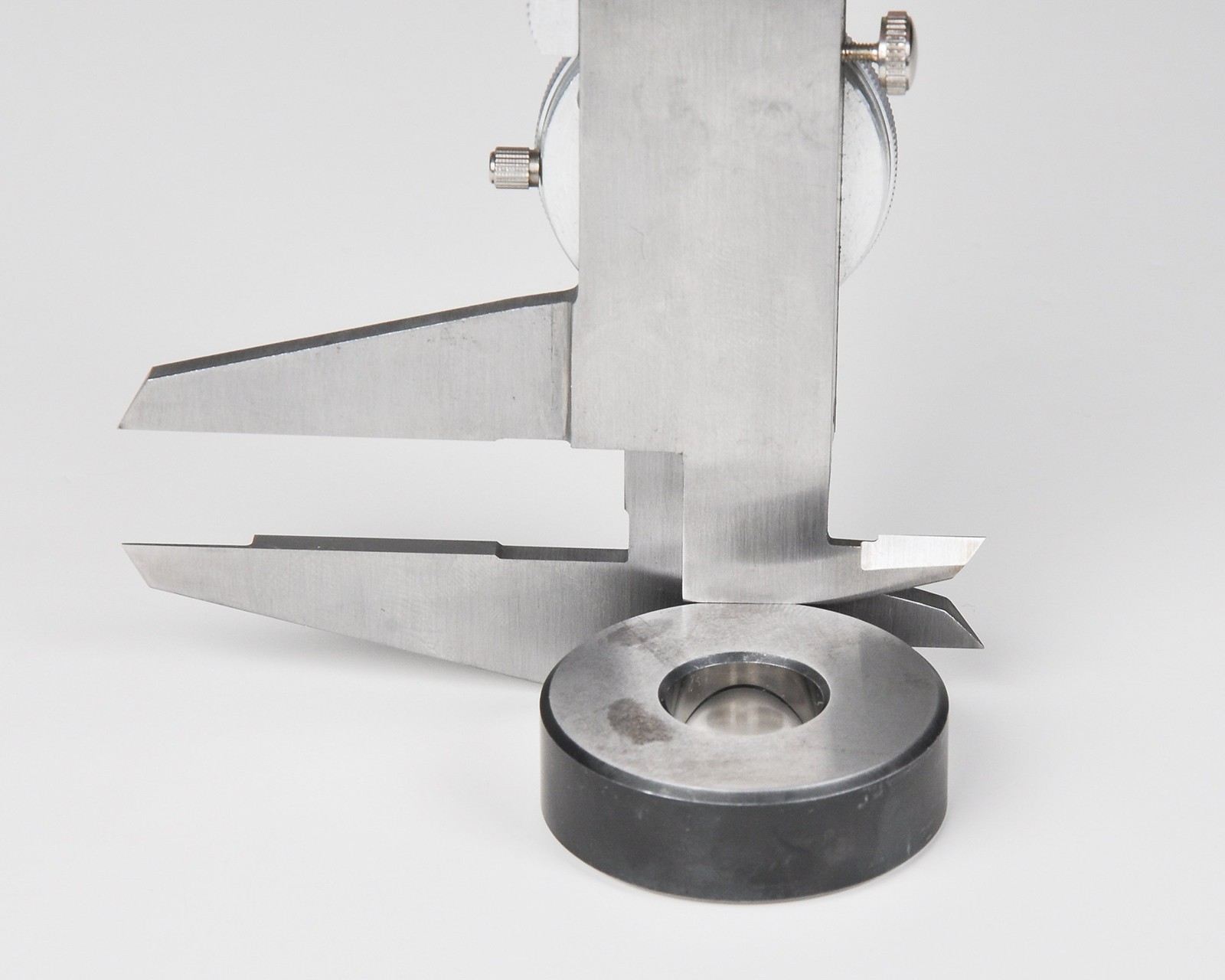 52-008-706-0, Premium Dial Caliper With 0-6" Measuring Range (White)
