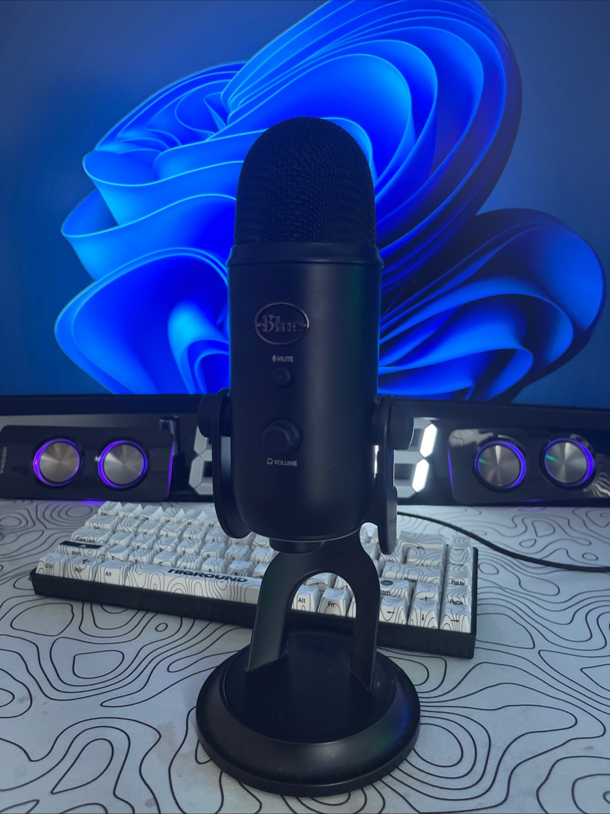 Blue Yeti USB Microphone Multi-Pattern, Midnight