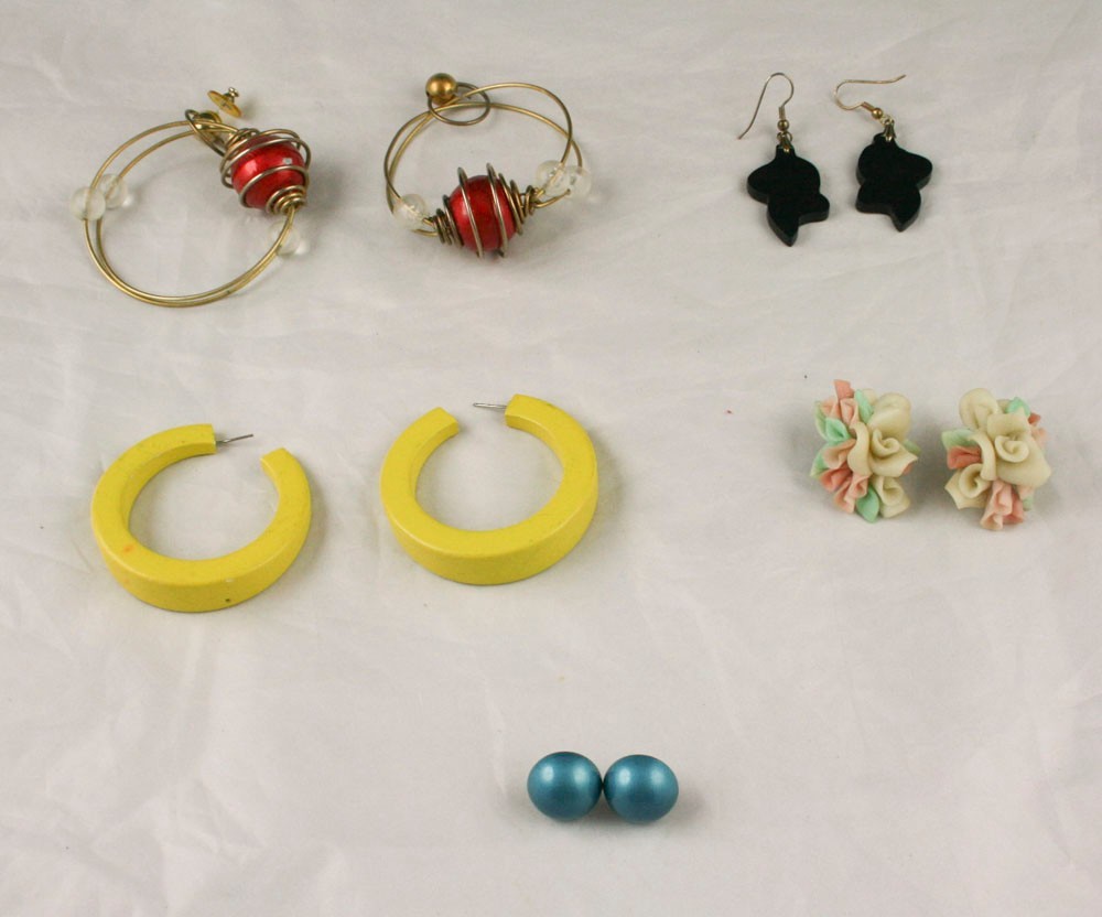 Vintage Lot 10 Pieces Pierced Earrings Gold Tone Repair Reuse Retro Used C2O12