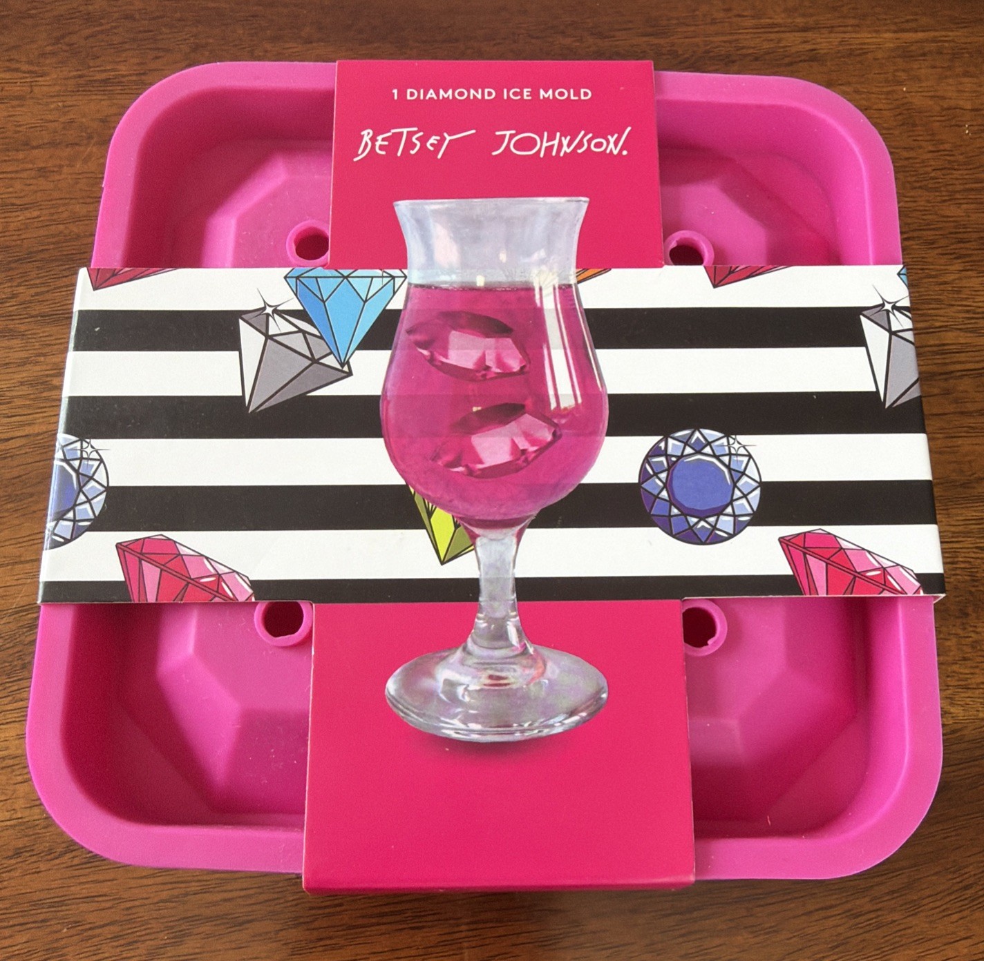 Betsy Johnson 3d Diamond Shape Silicone Ice Mold Makes 4- 2.5 Inch Ice Cubes