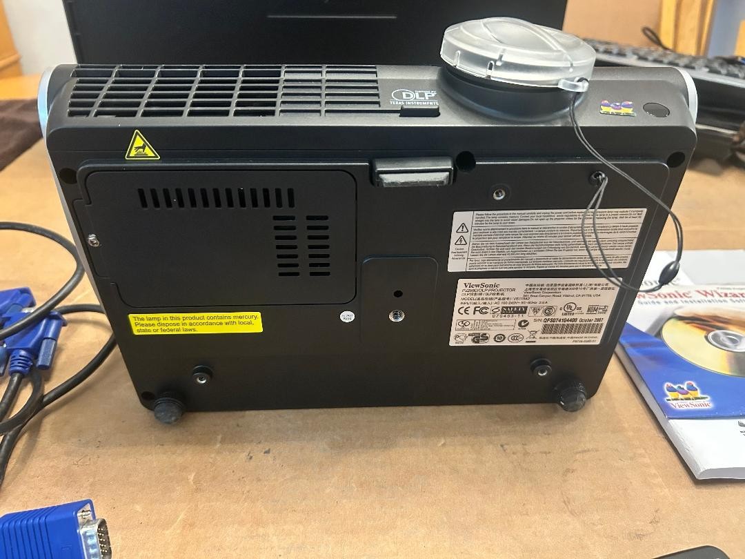 Viewsonic PJ258D/DLP Projector 155 lamp hours