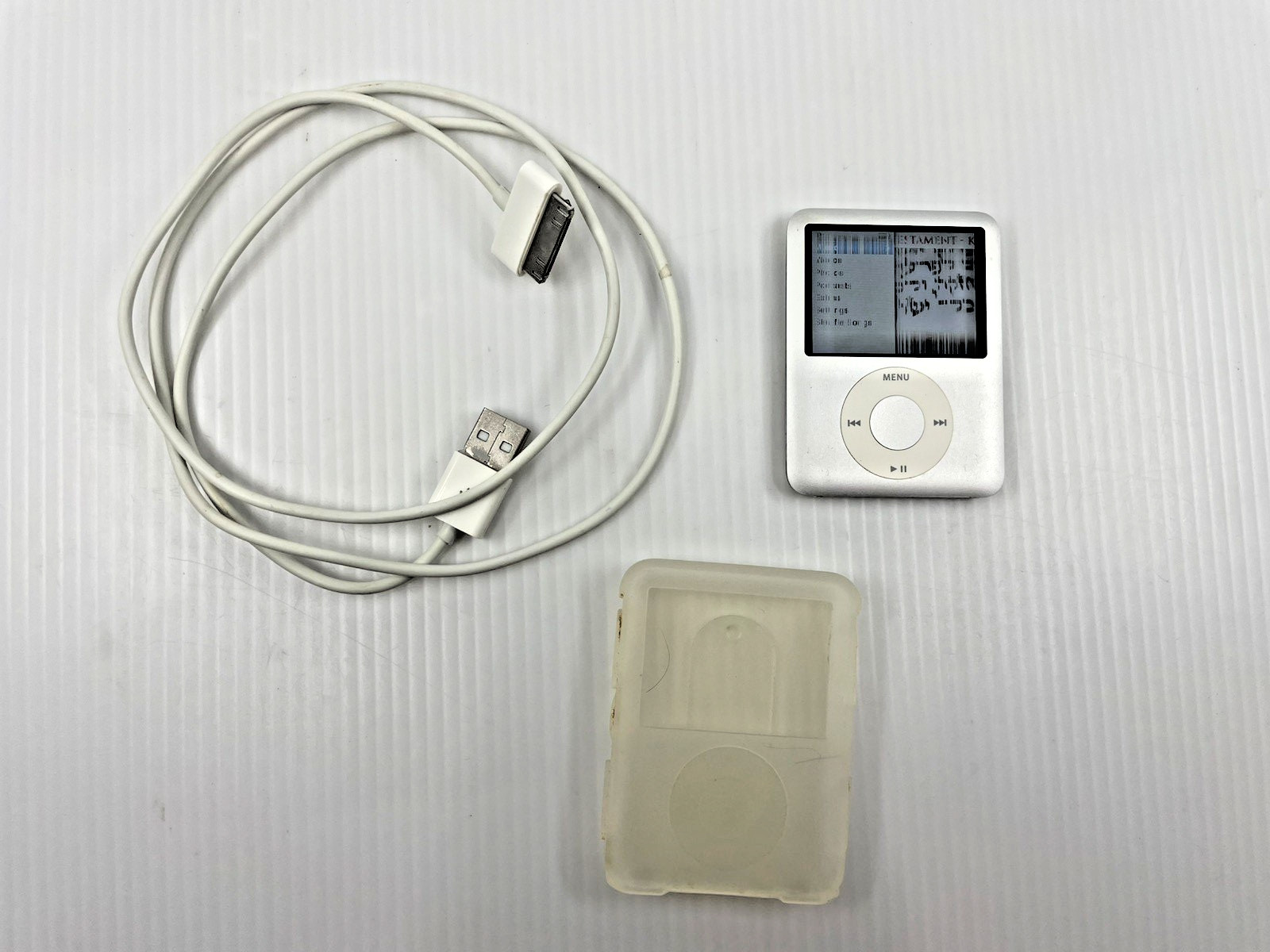 Apple iPod Nano Silver 3rd Gen 8GB
