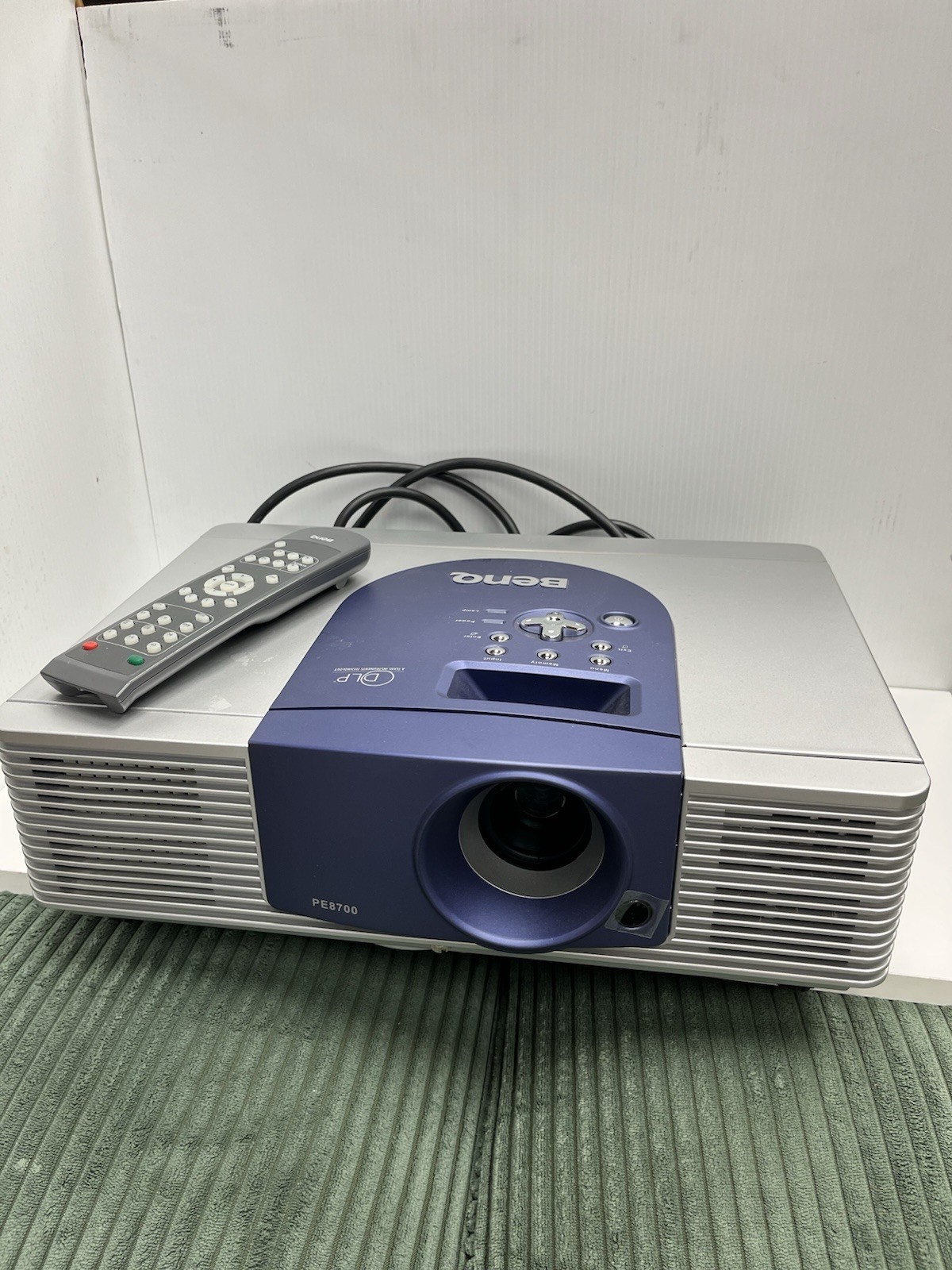 BenQ Home Theater PE8700 DLP Projector Power Cord and Remote Bundle
