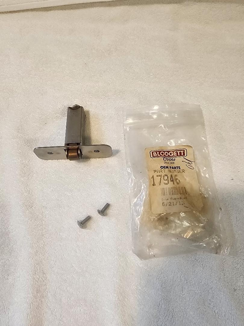 Blodgett 17946 017946 Catch Assembly with screws OEM