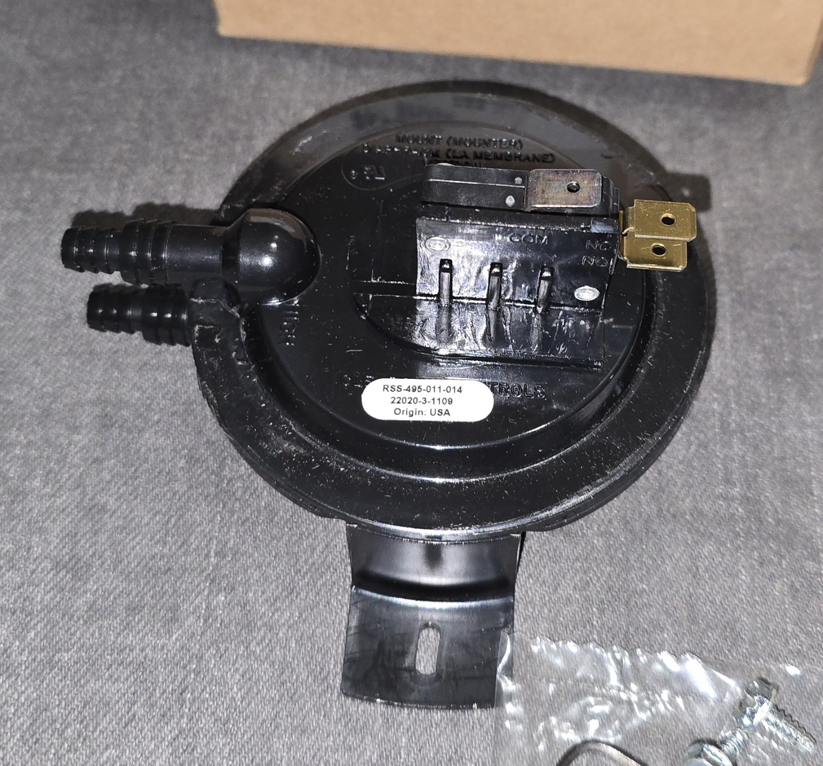 Cleveland Controls Air Sensing Switch Model RSS-495-011