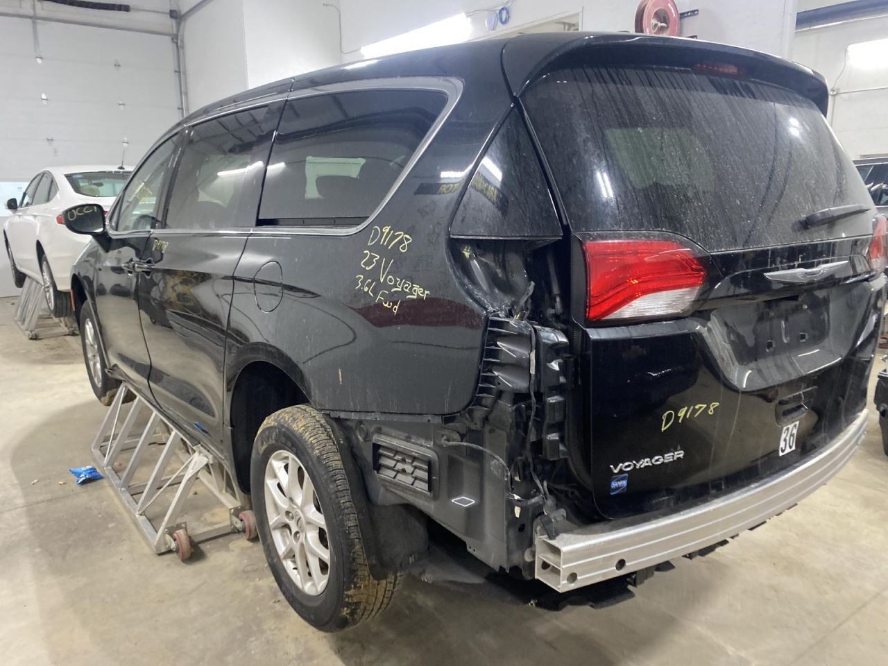 Air Shutter Fits 22-25 CARAVAN 1031497