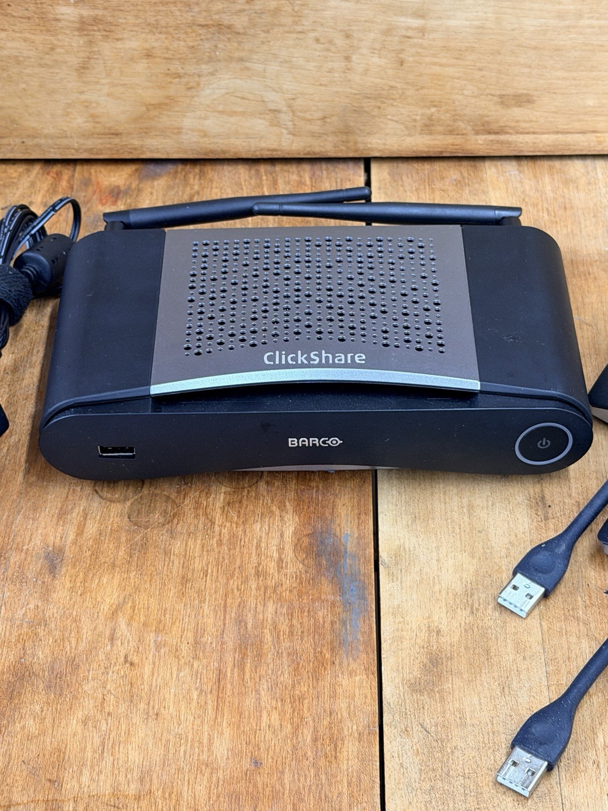BARCO ClickShare CSE-200 Presentation System Model# R9861520 w/ Two Buttons