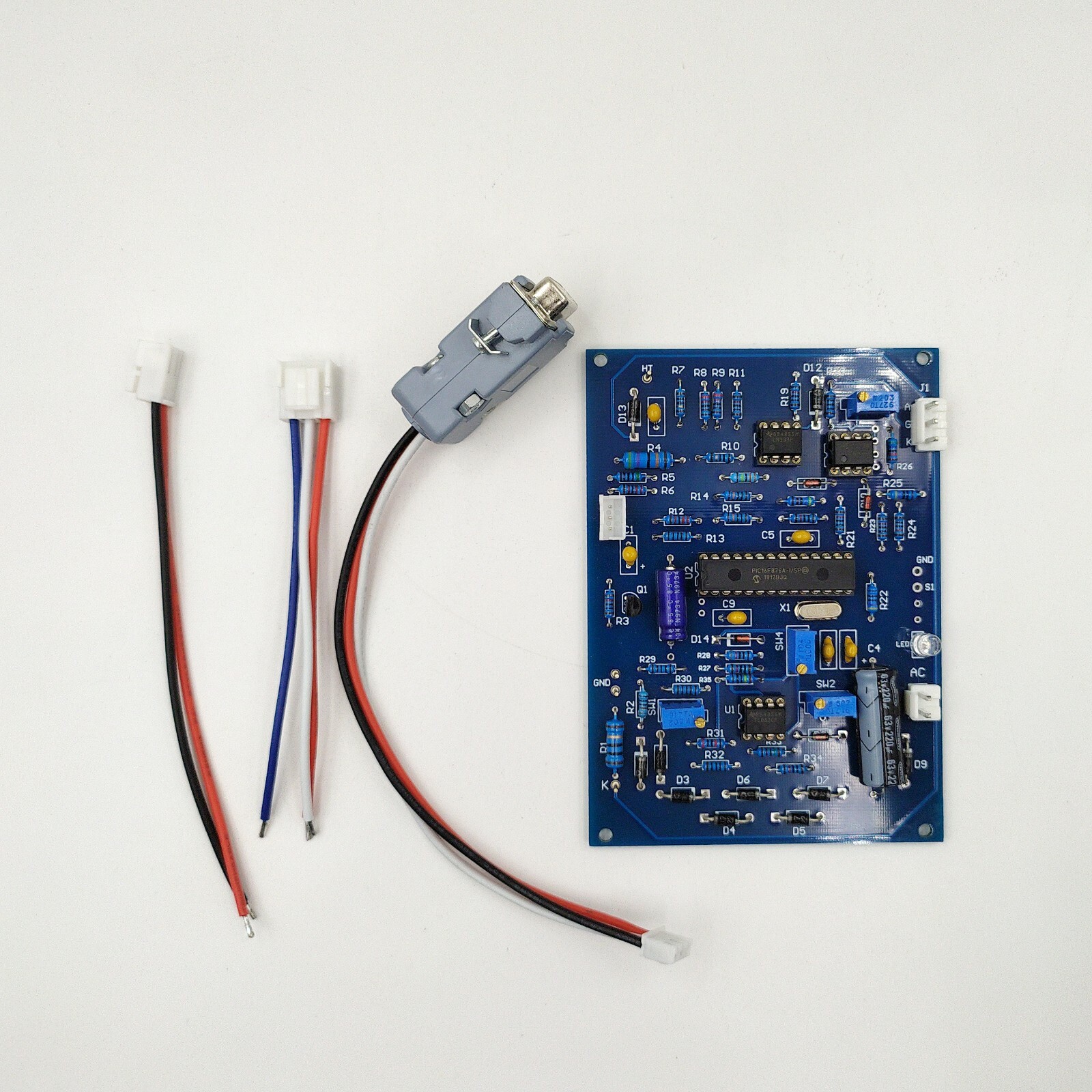 Vacuum tube analyzer, analyzer tracer module