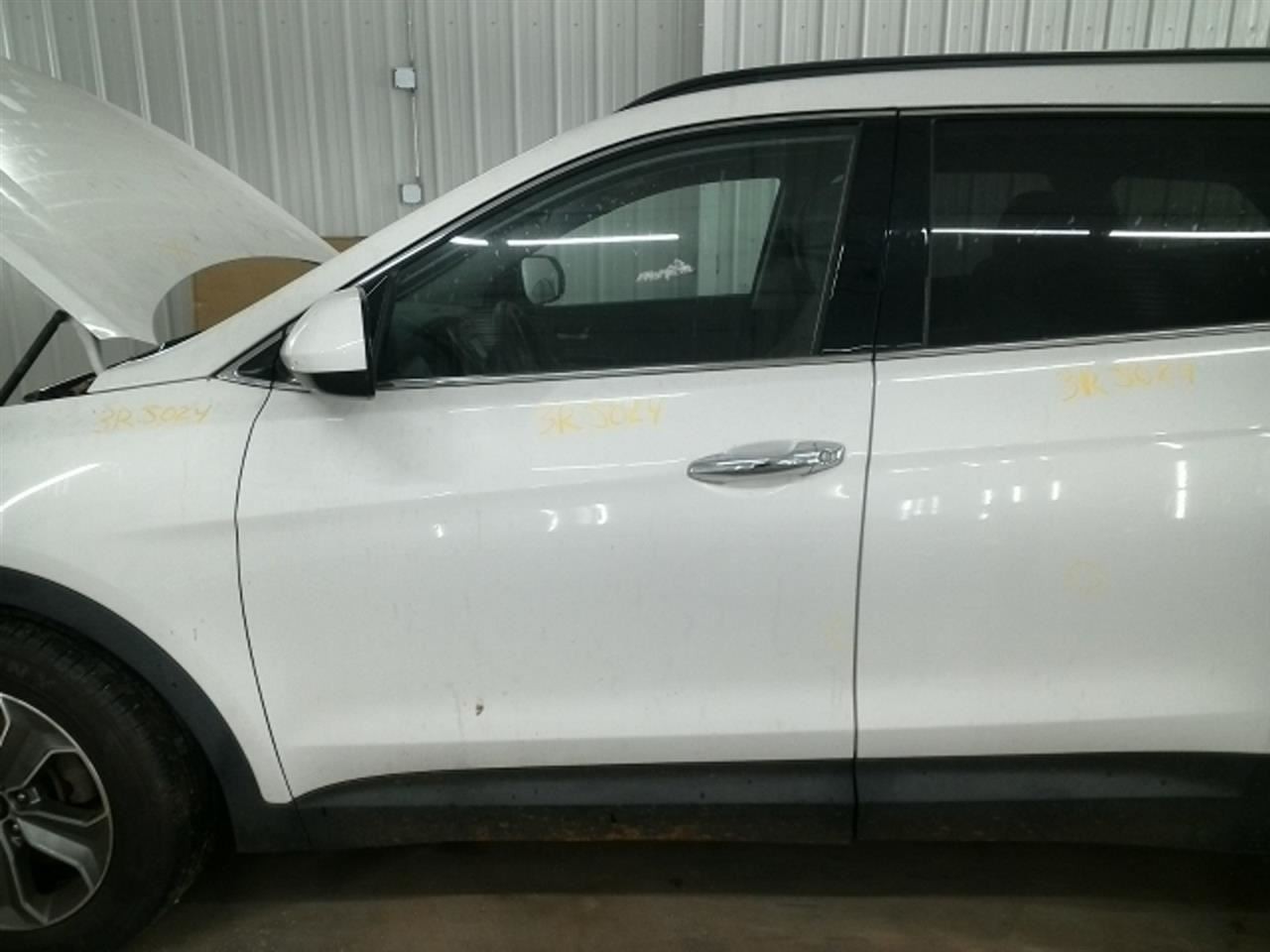 Driver Left Front Spindle/Knuckle LWB Fits 15-19 SANTA FE 104900938