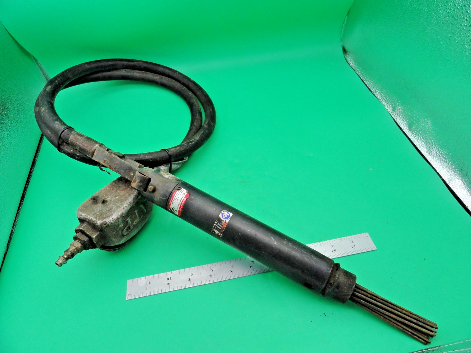 UNIVERSAL TOOL UT9912 NEEDLE SCALER HEAVY DUTY