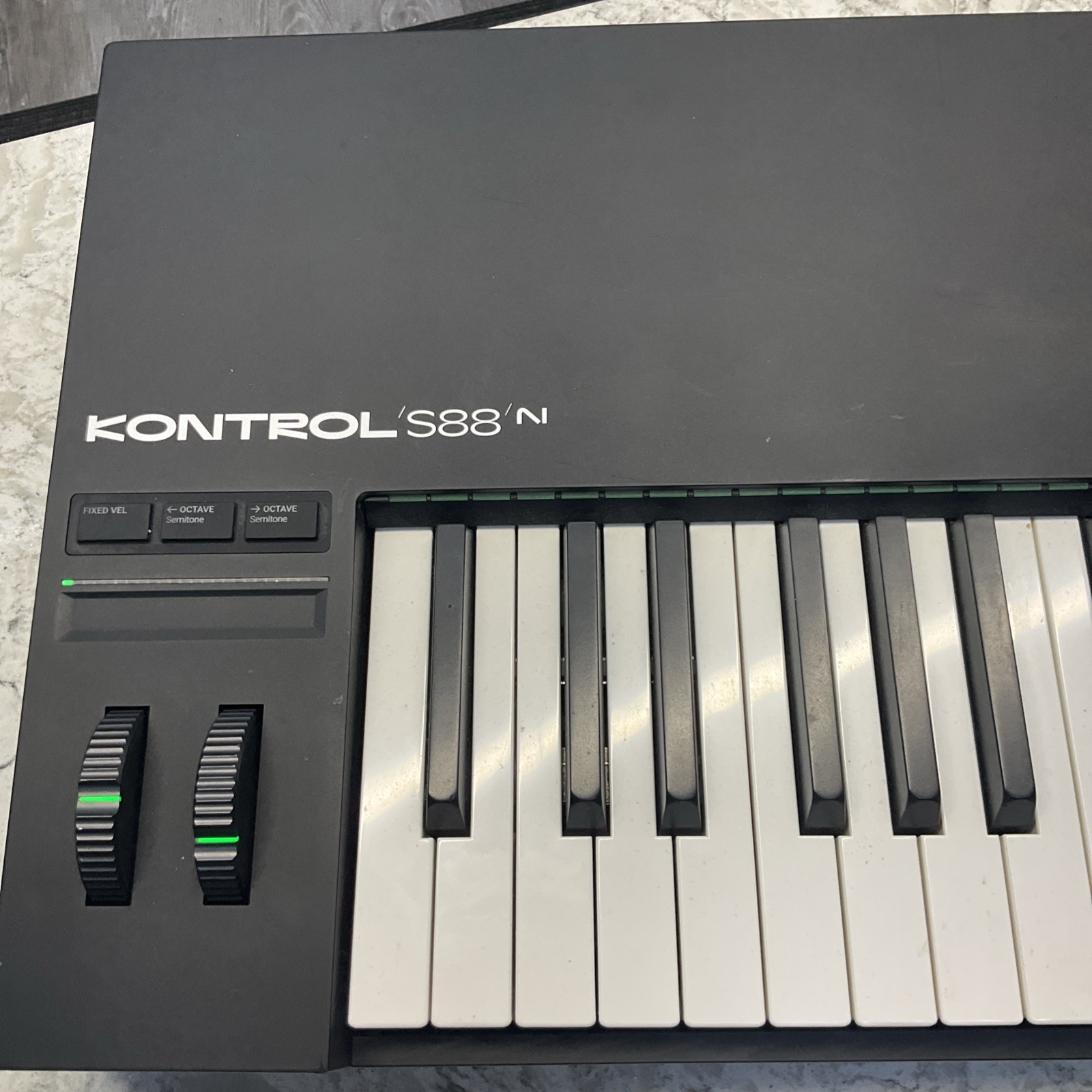 Native Instruments Komplete Kontrol S88 MK3 88-Key Keyboard Controller