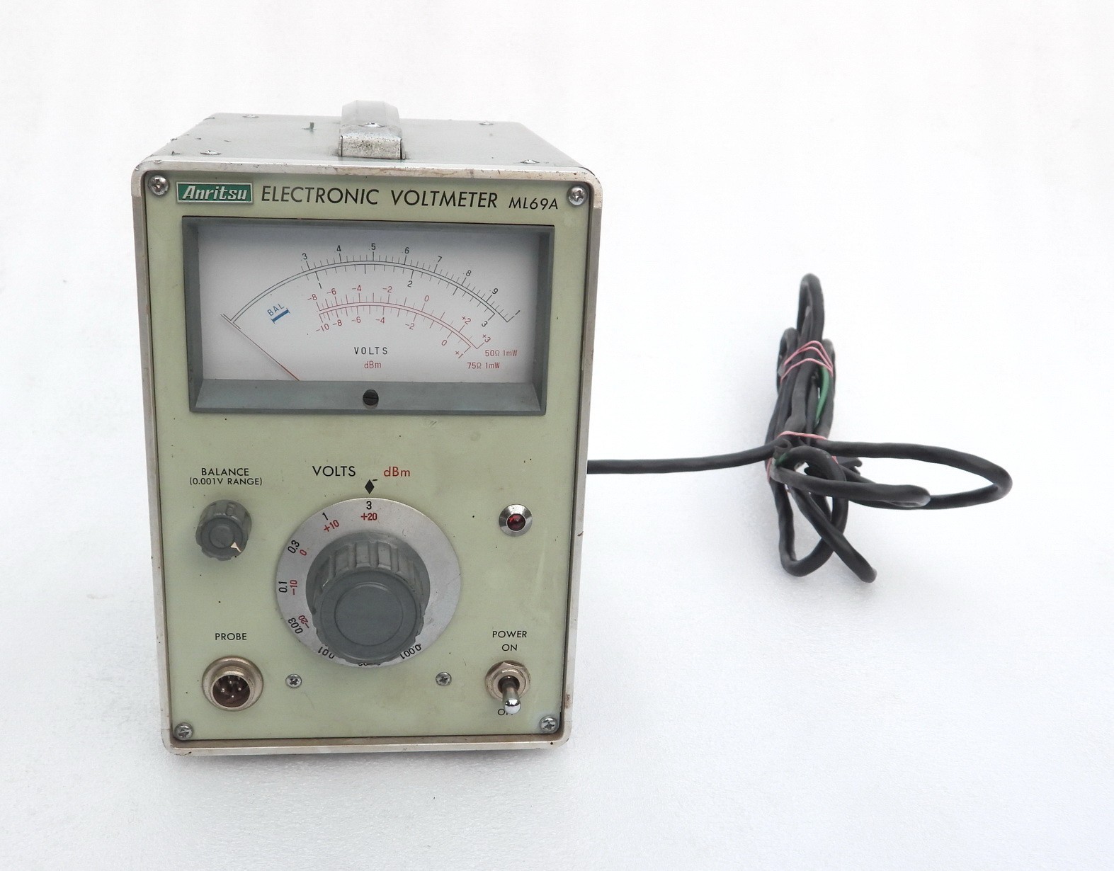 ANRITSU ML69A HIGH-SENSITIVITY ANALOG AC ELECTRONIC VOLTMETER TESTMETER 8-RANGES