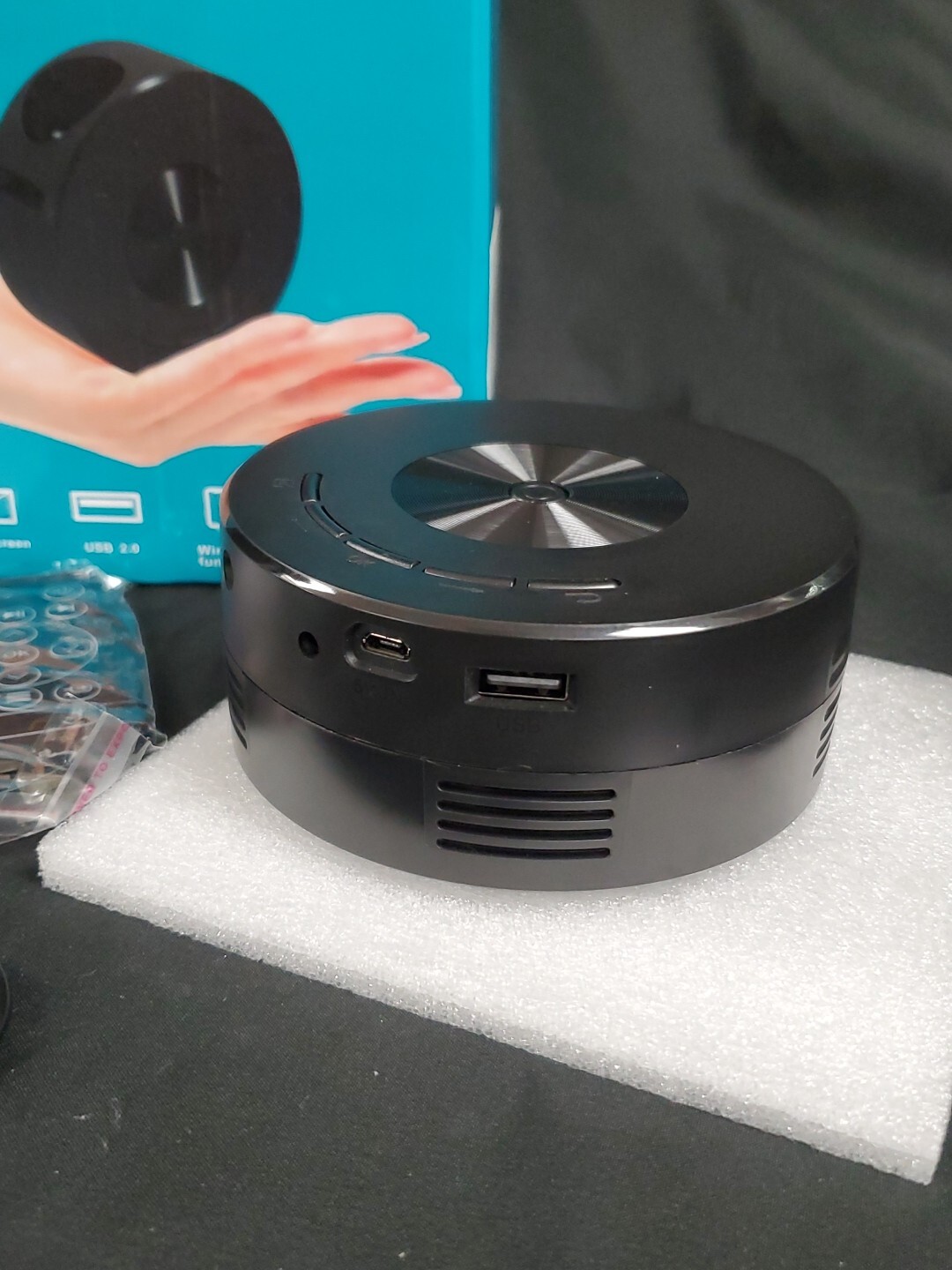 Rontundity Time to Enjoy Mini Projector LED 1080 Pixels NEW