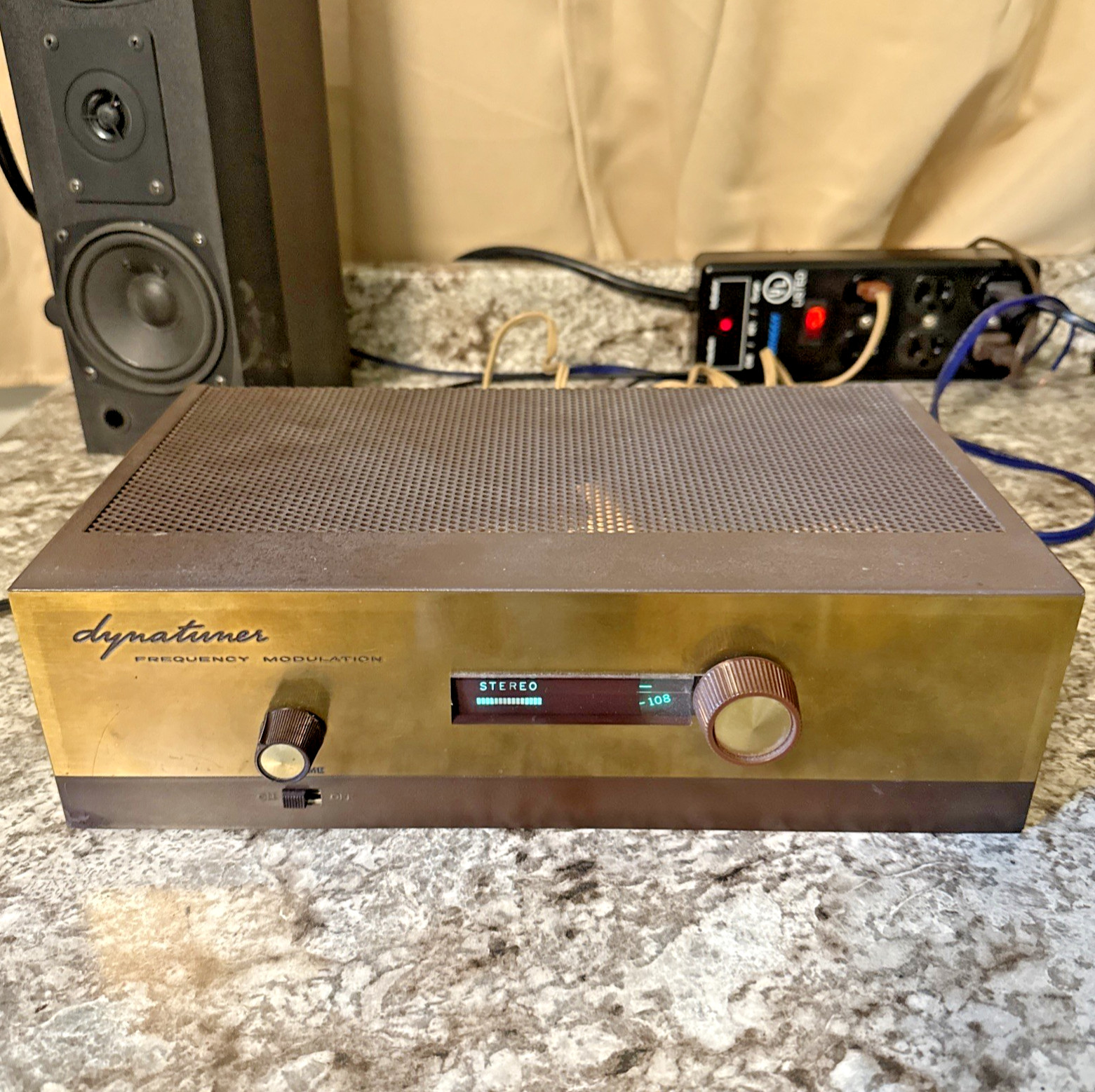 Dynatuner Frequency Modulation Vintage FM Tube Tuner. Working Condition USA Made