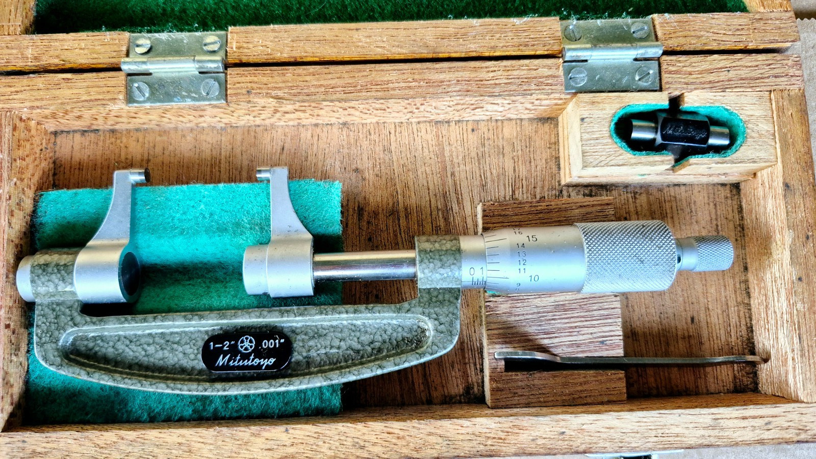 Mitutoyo 143-122 Caliper Type Micrometer 1-2″ .001"