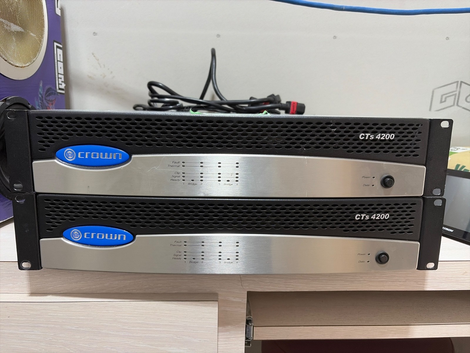 Crown CTS 4200 4-Channel 430W Per Channel 8Ω Professional Power Amplifier