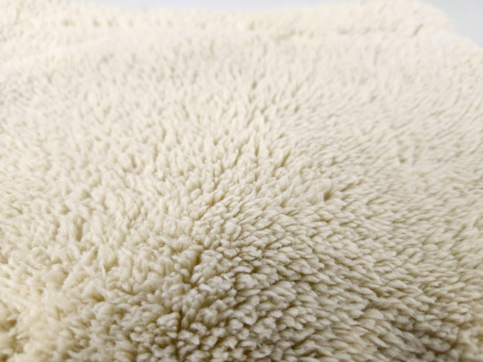 Goodfellow & Co Men's Adjustable Soft Plush Faux Shearling Scarf, Beige