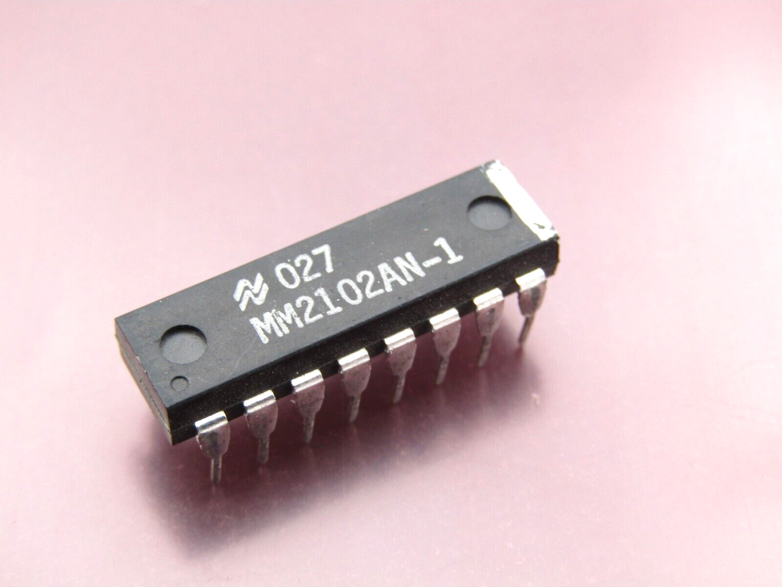 MM2102AN-1 NSC  2102 1Kx1 NMOS SRAM 16-PIN DIP