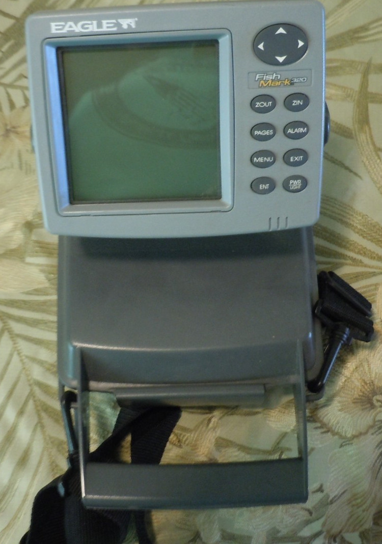 EAGLE Fish Mark 320 Portable Fish Finder/Transducer/Tested works/Good Condition