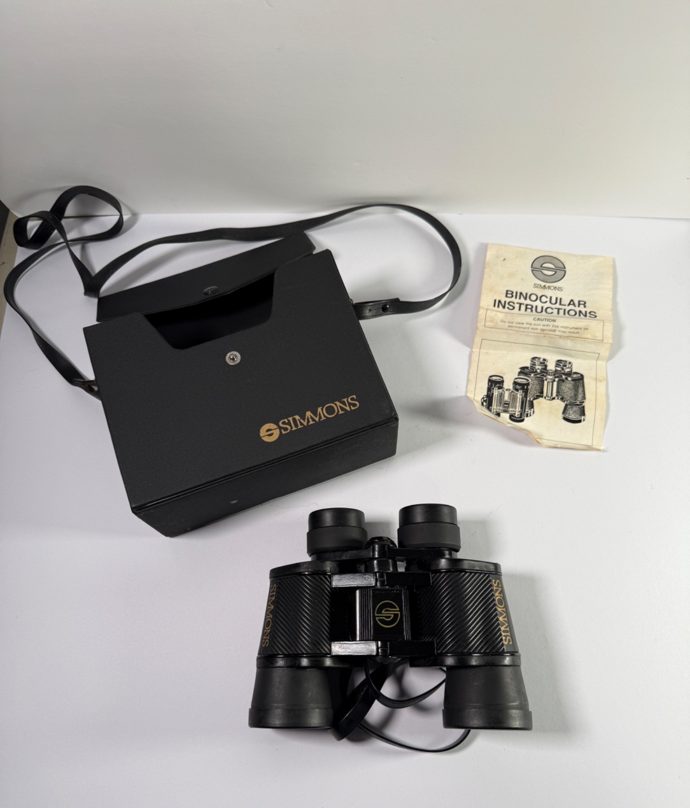Simmons 8×40 Wide Angle Binoculars – Model 1102 – Case & Instructions