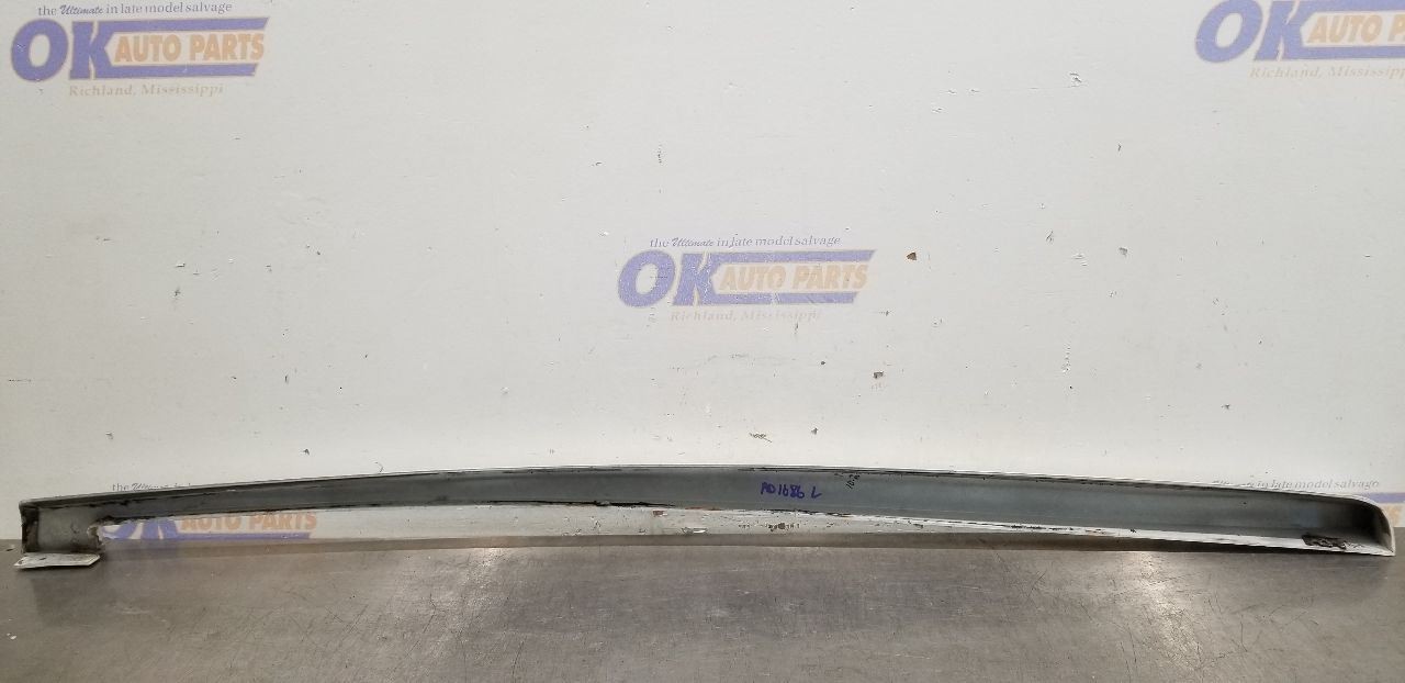 90 CHEVY CAMARO IROC-Z CONVERTIBLE QUARTER PANEL UPPER TRIM LEFT DRIVER WHITE
