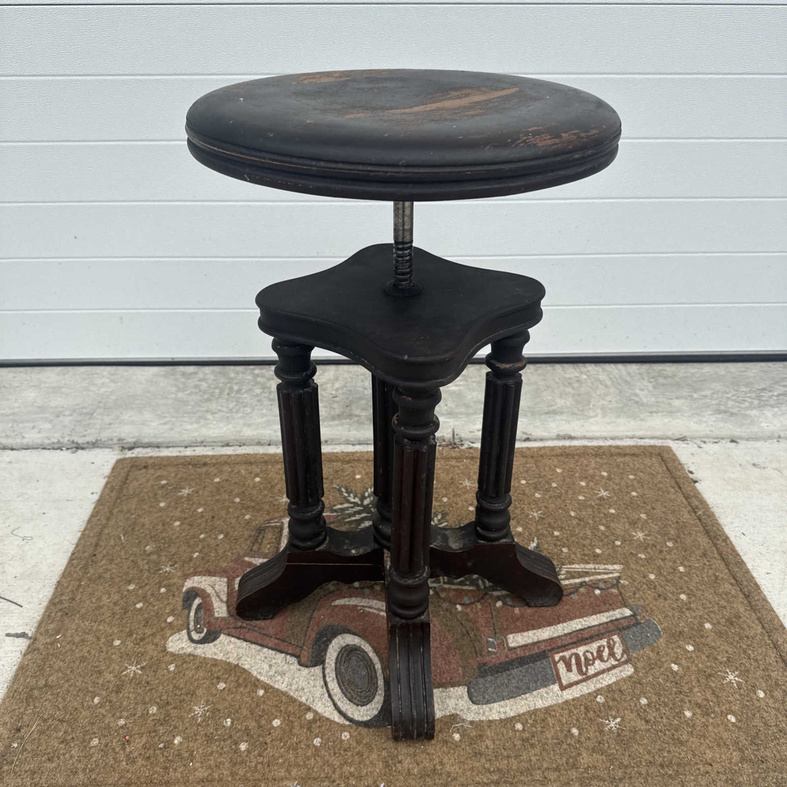 ANTIQUE H HOLTZMAN & SONS ADJUSTABLE PIANO ORGAN STOOL