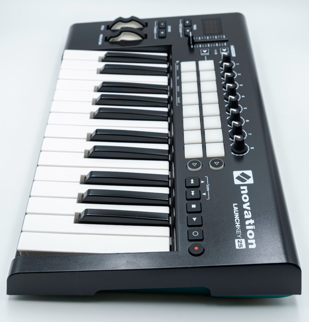 Novation Launchkey 25 MK2 w/ USB Cable