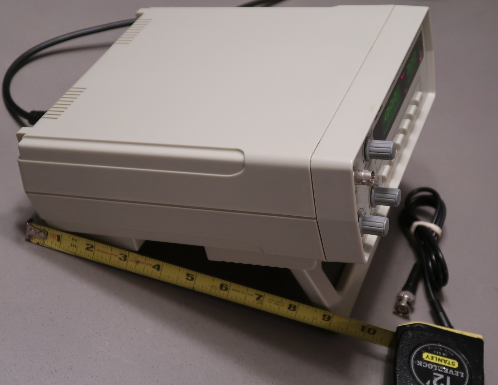 YITENSEN VC2002 Function Signal Generator 8 digit LED display Frequency Voltage