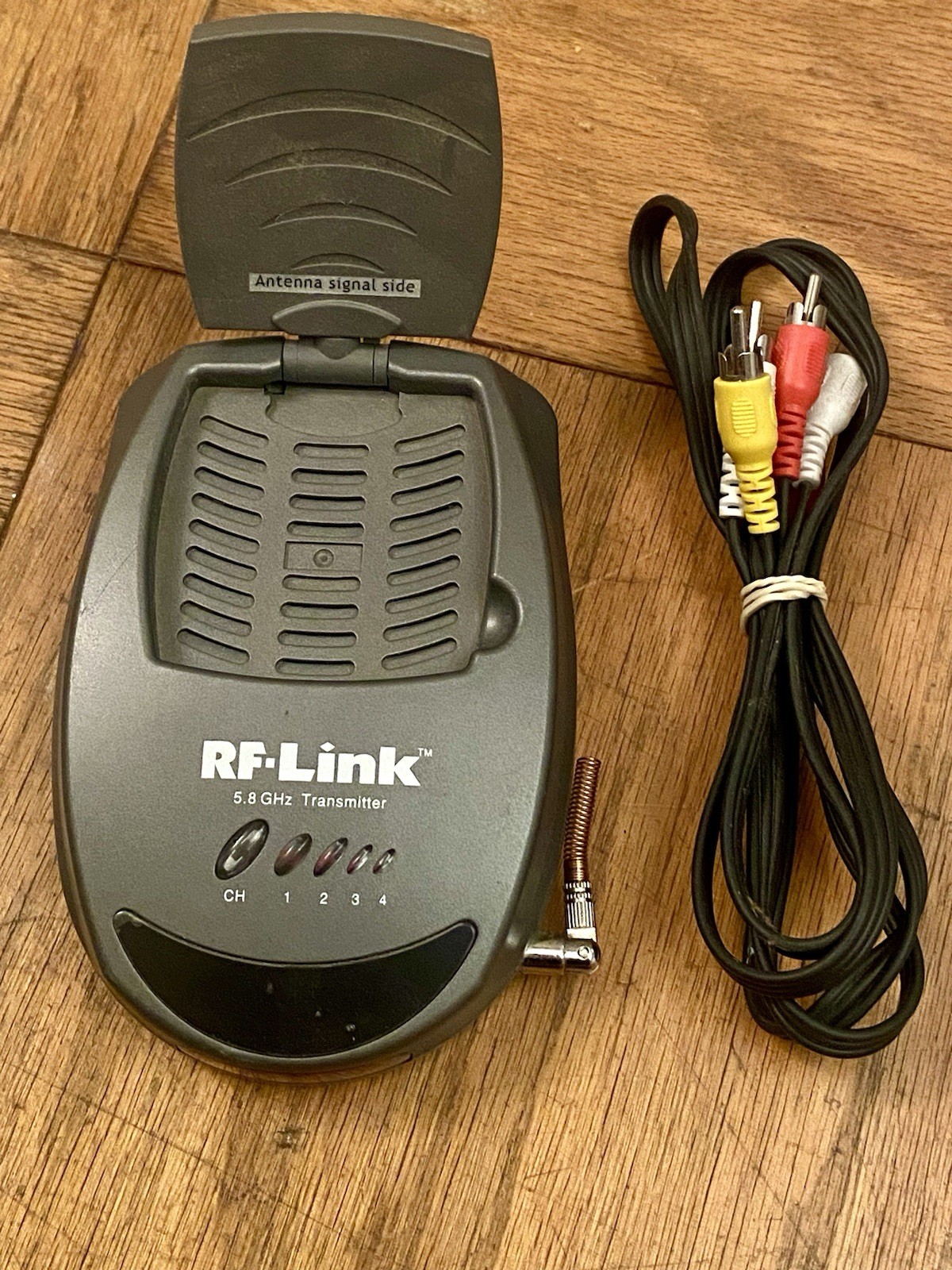RF-Link AVS-5811 Audio Visual 5.8 GHz Wireless Transmitter Receiver w/ AV Cable