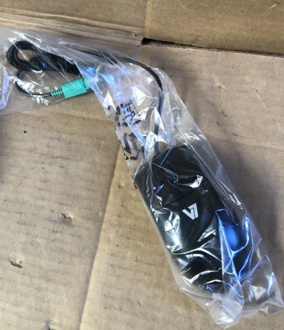V7 M30P20-7N Optical Mouse New