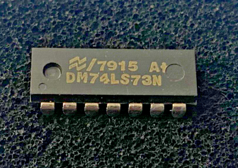 National DM74LS73N Dual JK negative edge triggered flip flop Integrated Circuit