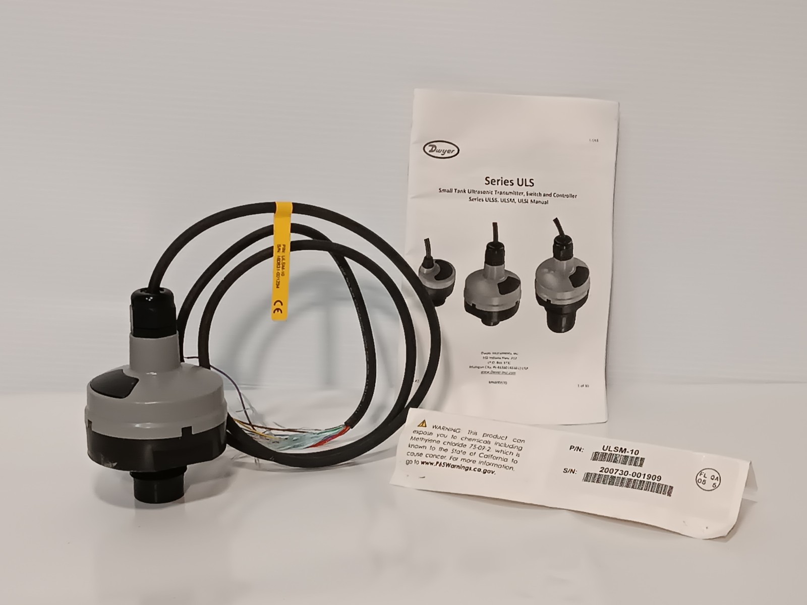 Dwyer ULSM-10 Series ULS Small Tank Ultrasonic Transmitter Switch & Controller
