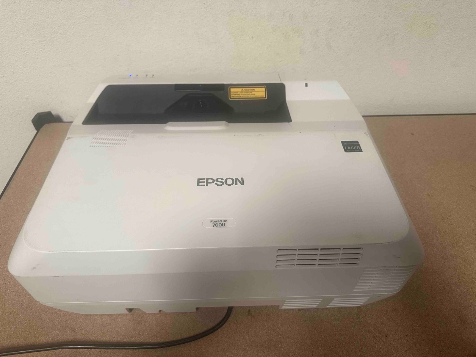 Epson PowerLite 700U Projector -Need Repair