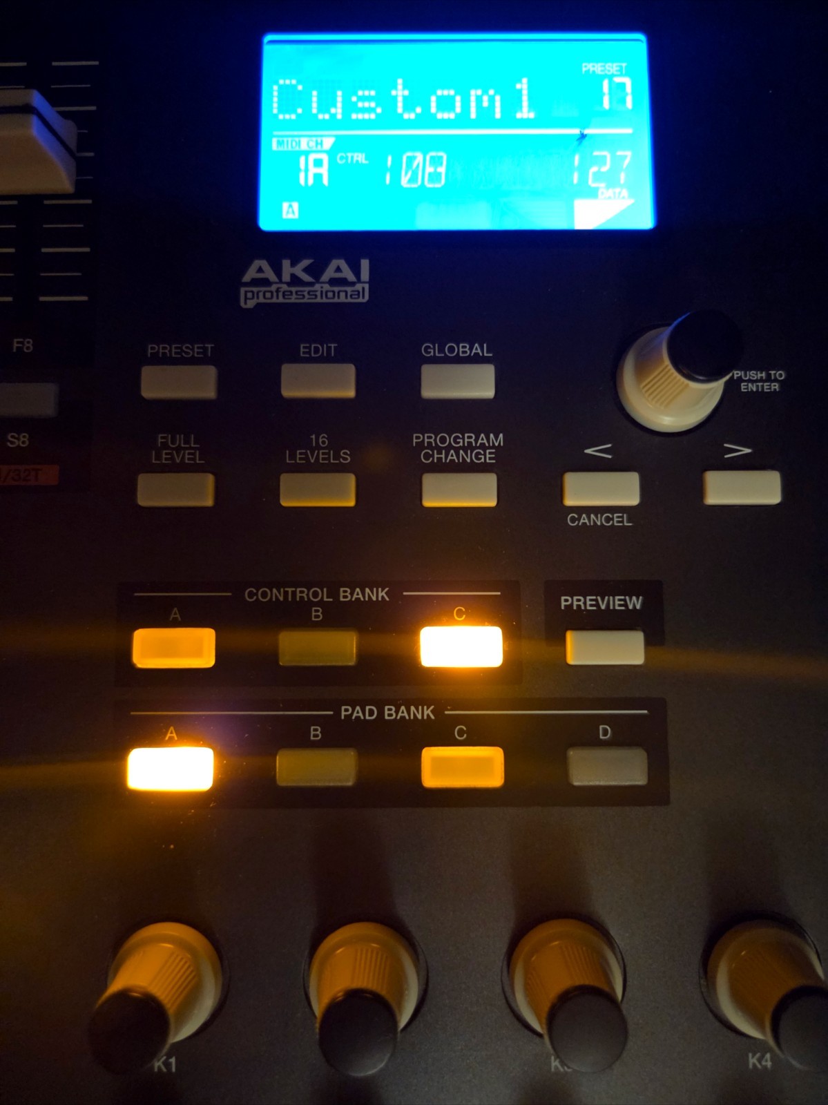 Akai Professional MPD32 USB/MIDI Pad Control
