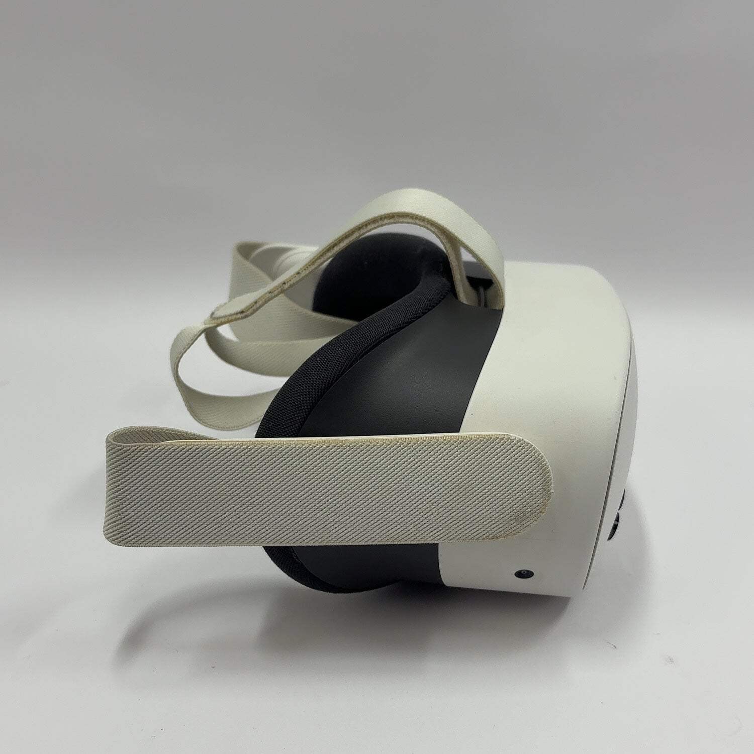 Meta Quest 3S 128GB Standalone All-in-One VR Headset P97