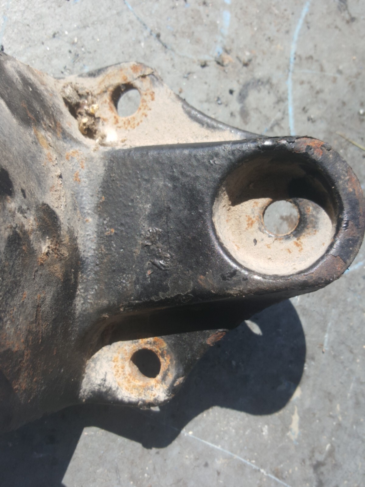 FREIGHTLINER LEAF SPRING BRACKET 6813250017
