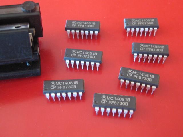 MOTOROLA MC14081B CD4081 4081 QUAD 2 INPUT AND GATE 14 DIP PACKAGE  ( Qty 5 )