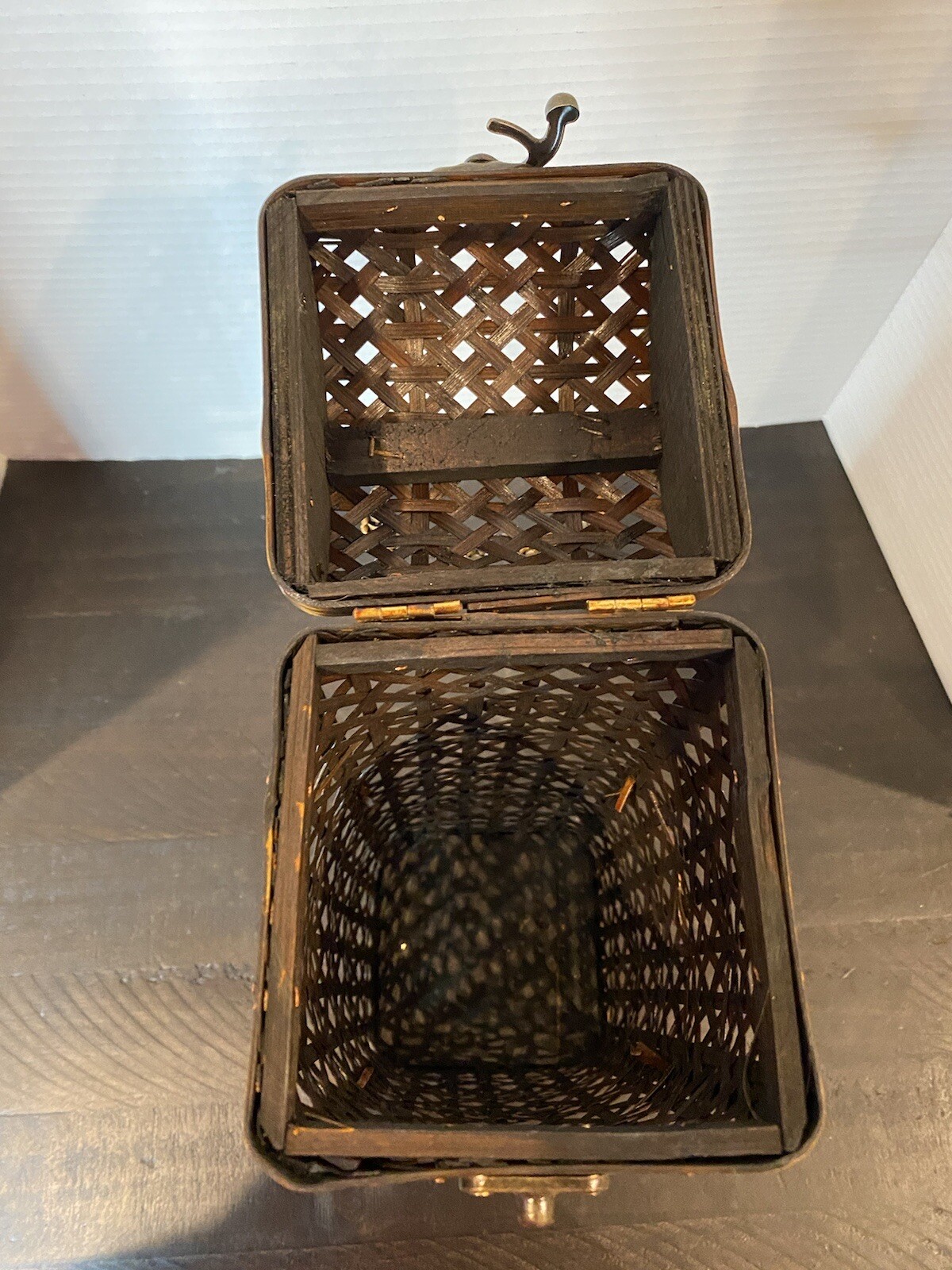 Wicker Handmade Wine Box With Latch