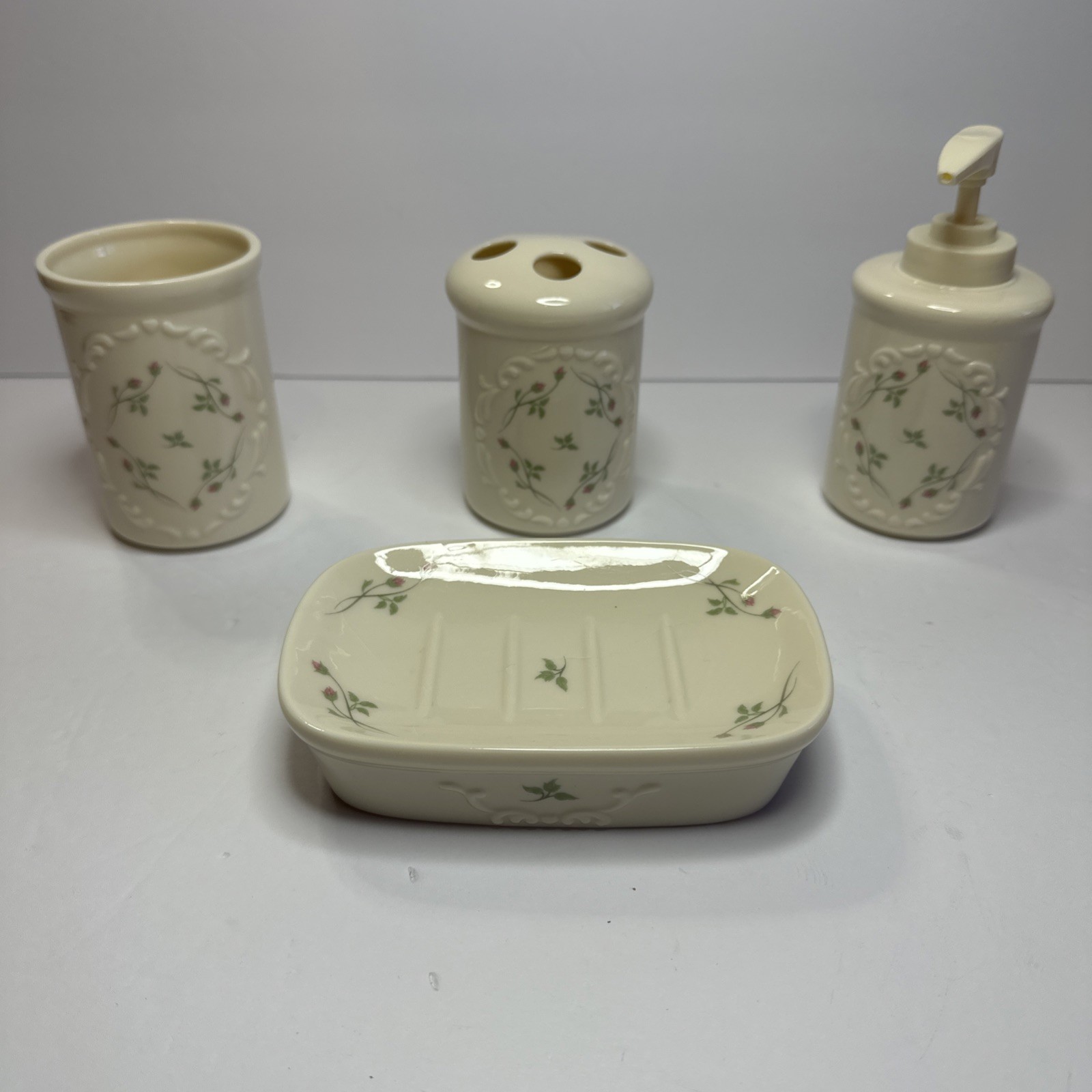 Vintage Lennox rose Manor set of four bathroom accessories