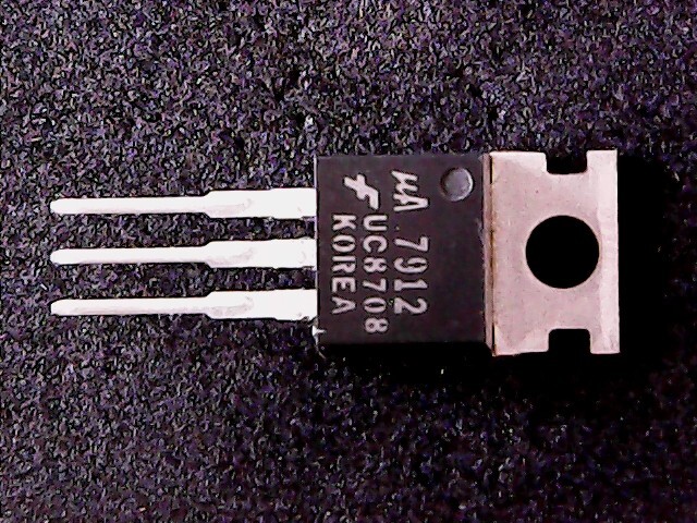 uA7912UC - Fairchild Negative 12V Fixed Voltage Regulator -12V  7912 (TO-220)